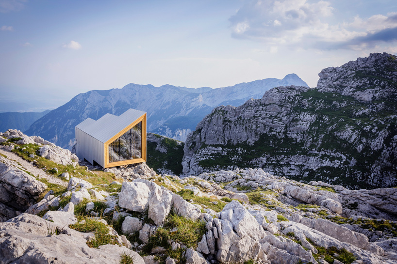 Nhà nghỉ chân Alpine cho người leo núi trên núi Skuta (Slovenia) của OFIS