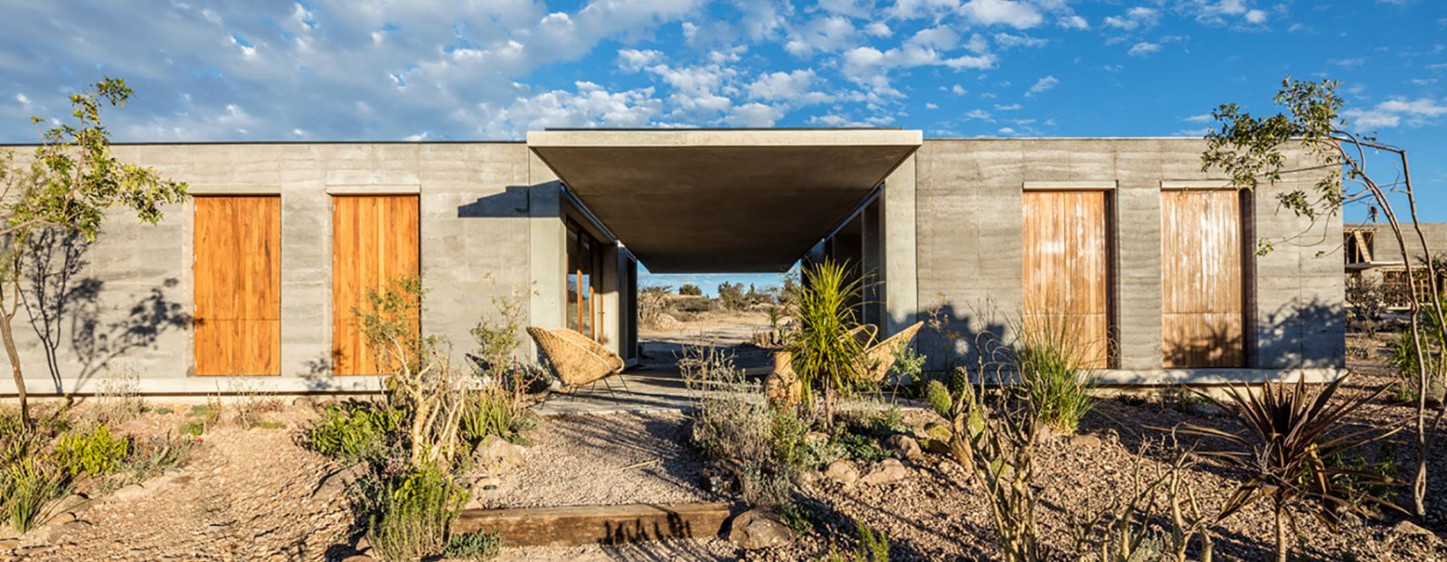 Nhà Casa Candelaria bằng đất nện của Cherem Arquitectos (Mexico)